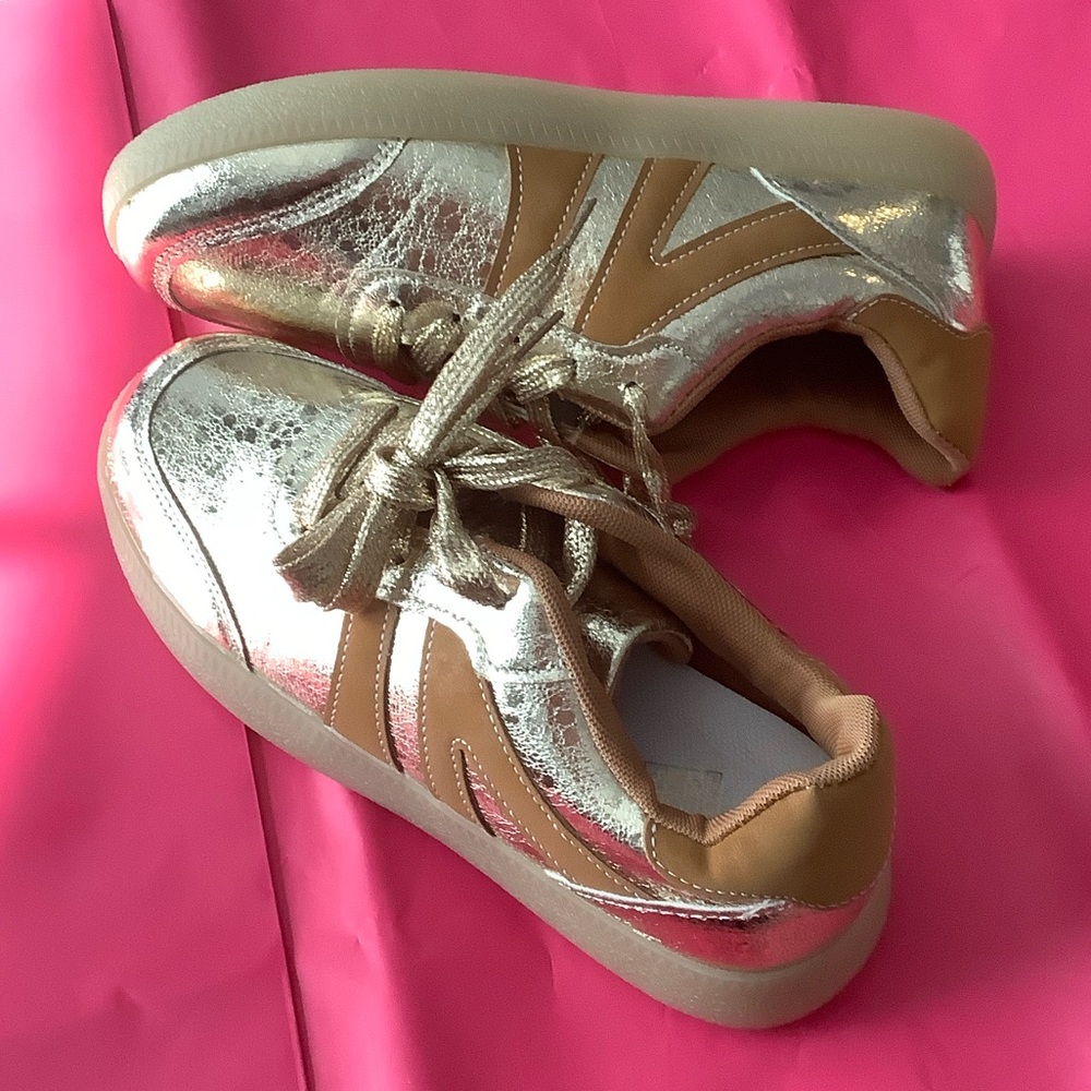 Fashion sneakers 
Gold in color and tan